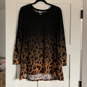 Lularoe emily top size small